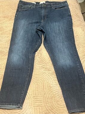 Universal Thread Relaxed Jeans in Dark Blue Wash